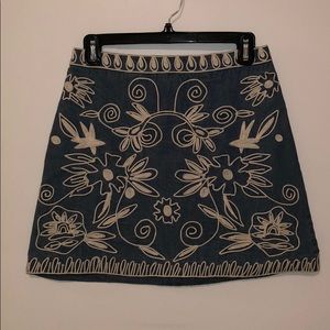 Alice and Olivia light denim skirt white floral
